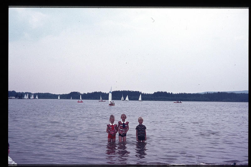 22.Neubau jul 1971 Brigitte,Marion,Peter.JPG